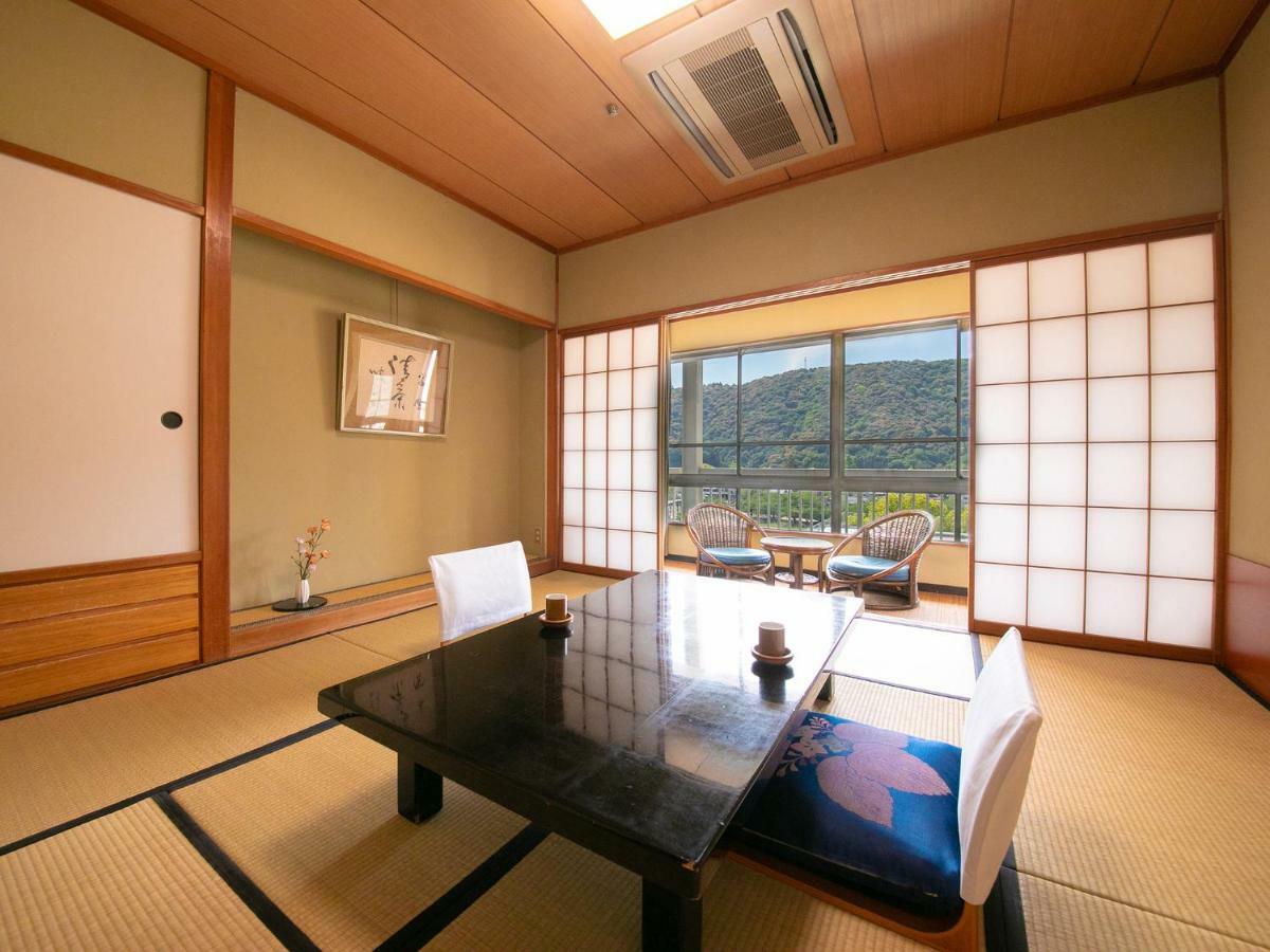 Iwakuni Kokusai Kanko Hotel Esterno foto