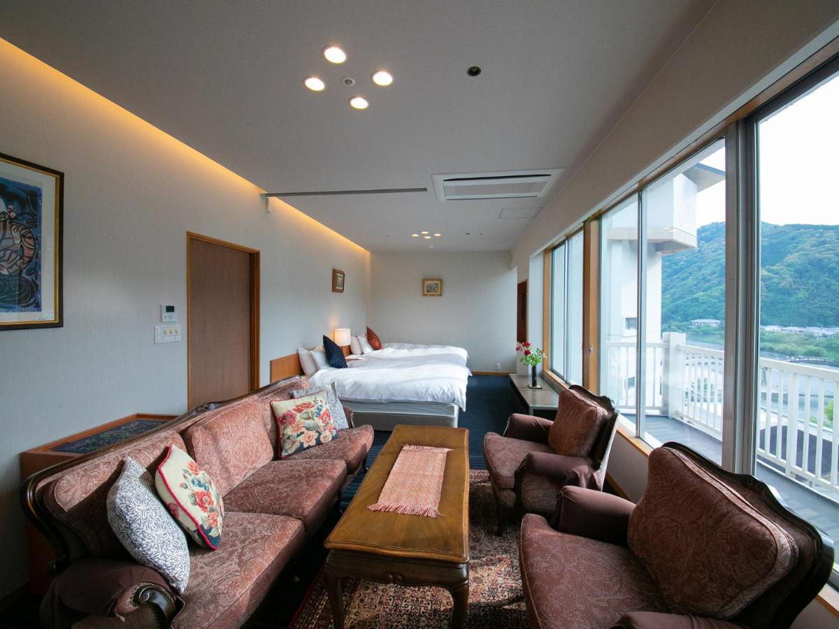Iwakuni Kokusai Kanko Hotel Esterno foto