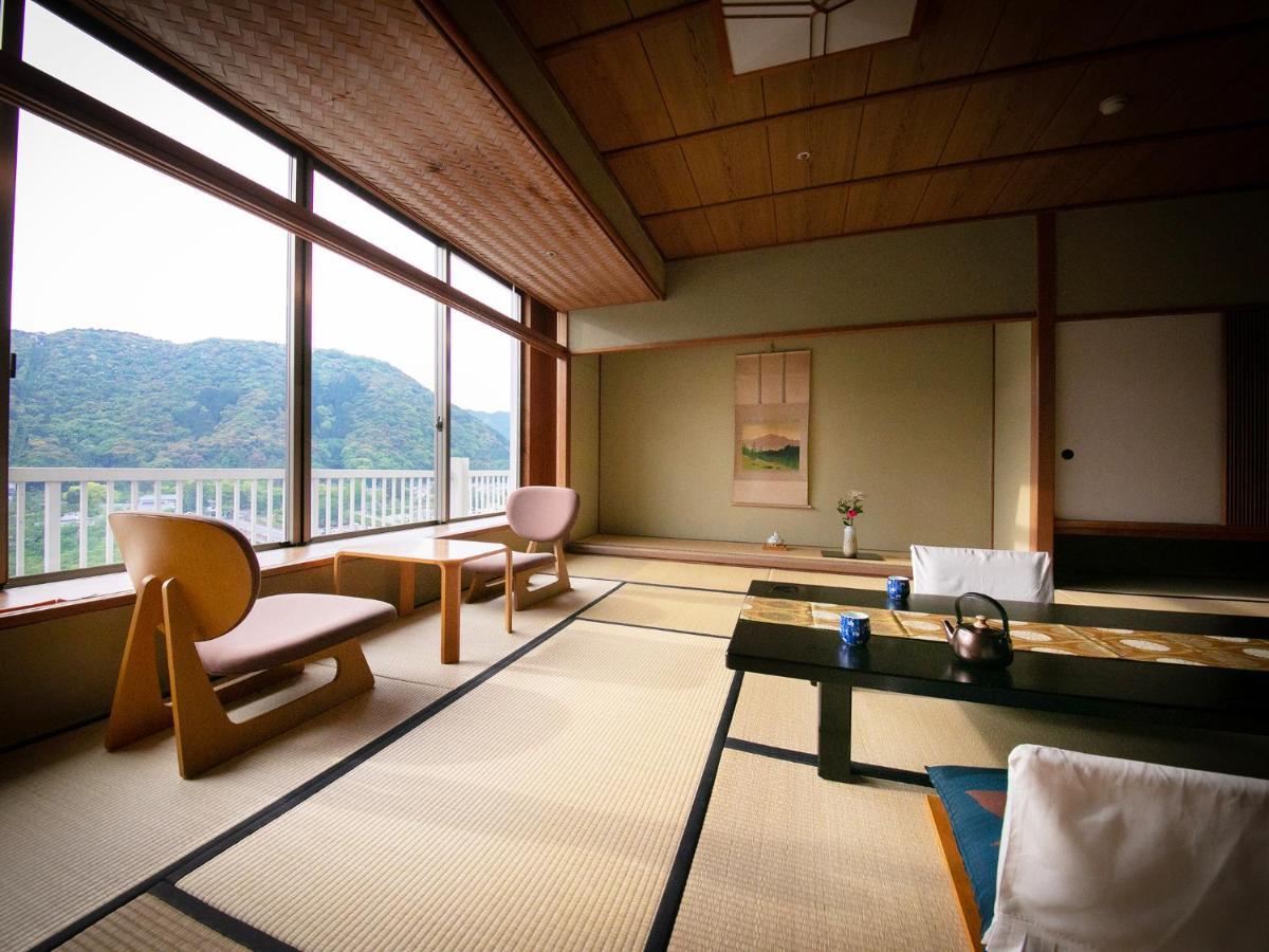 Iwakuni Kokusai Kanko Hotel Esterno foto