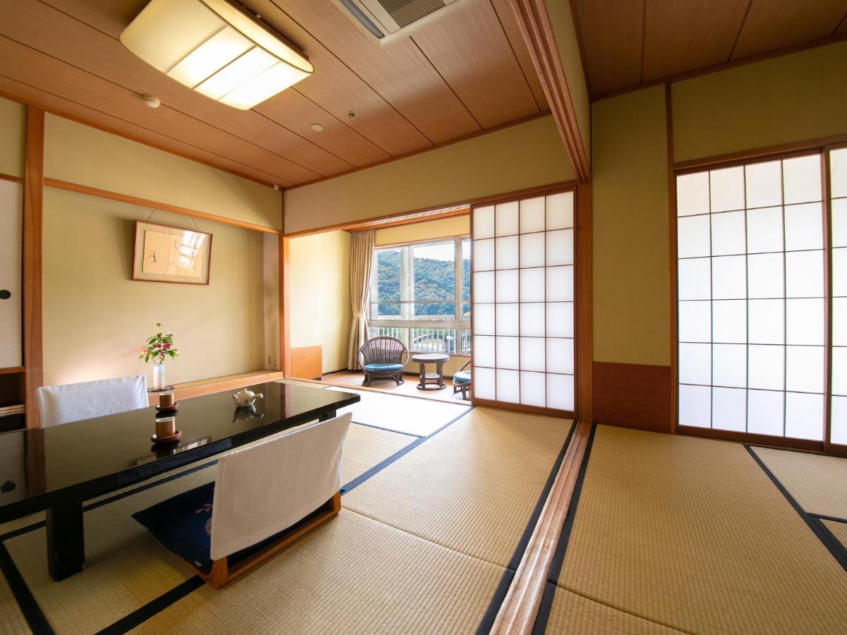 Iwakuni Kokusai Kanko Hotel Esterno foto