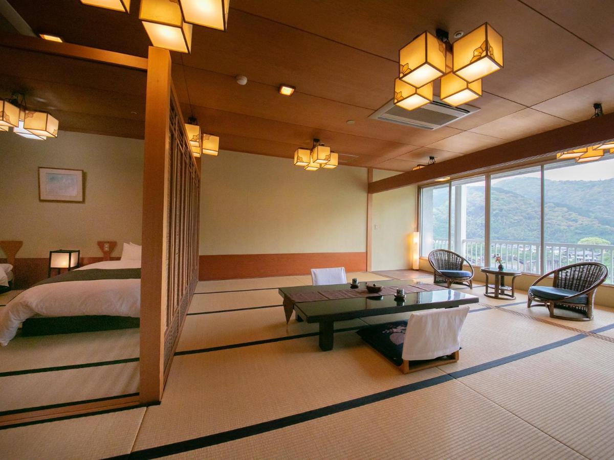 Iwakuni Kokusai Kanko Hotel Esterno foto